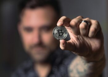 Bitcoin Proponent Sees ‘Centralized Garbage’ XRP Crashing To $0.01