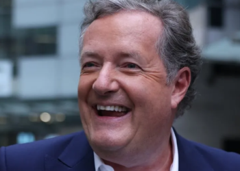 Journalist Slams Bitcoin, Labels The Whole System A ‘Sack Of Sand’