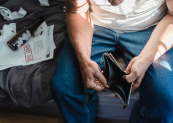 730K Investors Exit Despite Record $7B Inflows