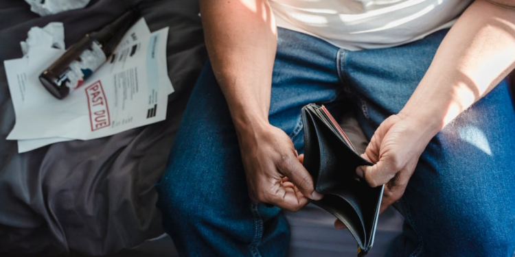 730K Investors Exit Despite Record $7B Inflows