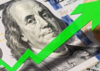 Economist Peter Schiff Says Gold Price Not Rising Fast Enough, Condemns Civil Ruling Against Donald Trump