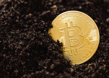 Should You Ditch Mining For ETFs? Bitcoin Investment Strategies Shift With $1 Billion Surge