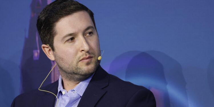 Bitcoin ETF Outflows Nearing Equilibrium: Grayscale Chief