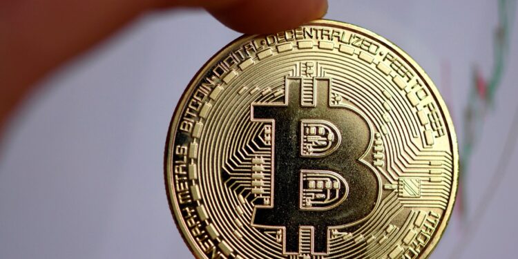 Bitcoin, Altcoins Price Decline As Crypto Liquidations Approaches $900 Million In The Past Day