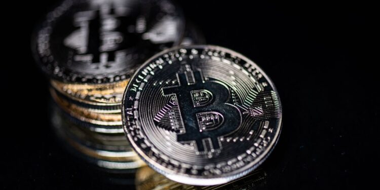 Bitcoin Price Fall Increases Buying Momentum, Pushes Exchange BTC Balances To 6-Year Lows