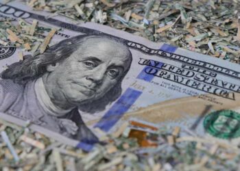 Peter Schiff Warns Bitcoin Could Be US Dollar’s Ultimate Downfall