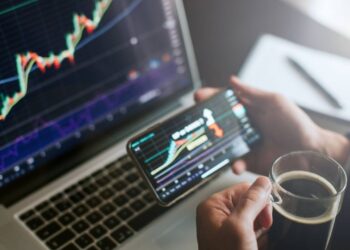 Robert Kiyosaki Doubles Down on $350K Bitcoin Prediction – Calls Out Blackrock’s BTC Moves