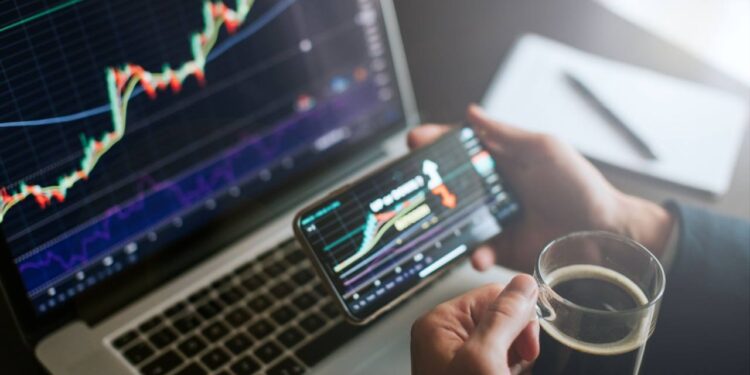 Robert Kiyosaki Doubles Down on $350K Bitcoin Prediction – Calls Out Blackrock’s BTC Moves