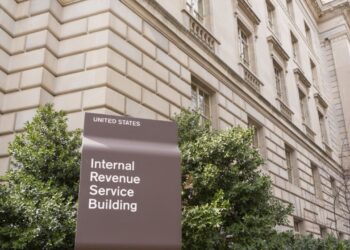 Crypto Industry Strikes Back: Lawsuit Challenges ‘Unconstitutional’ IRS Regulations