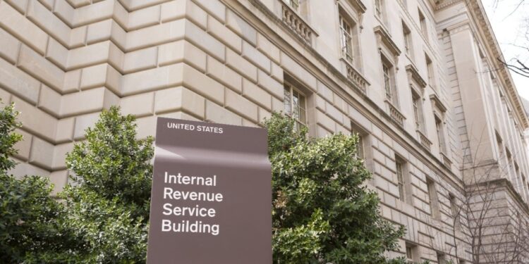 Crypto Industry Strikes Back: Lawsuit Challenges ‘Unconstitutional’ IRS Regulations