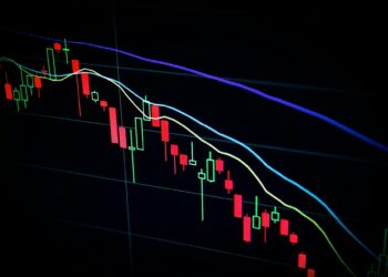 Not Time To Buy Yet? Bitcoin Faces Pressure As Standard Chartered Predicts Further 10% Drop