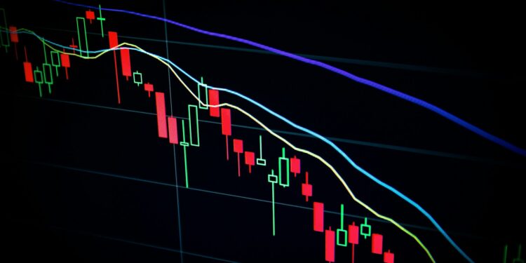 Not Time To Buy Yet? Bitcoin Faces Pressure As Standard Chartered Predicts Further 10% Drop