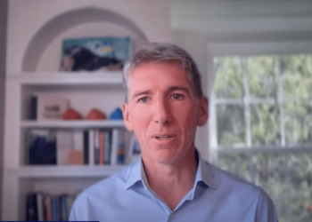 XRP Suppressed? Bitwise CIO Predicts Market Shock Post-Lawsuit
