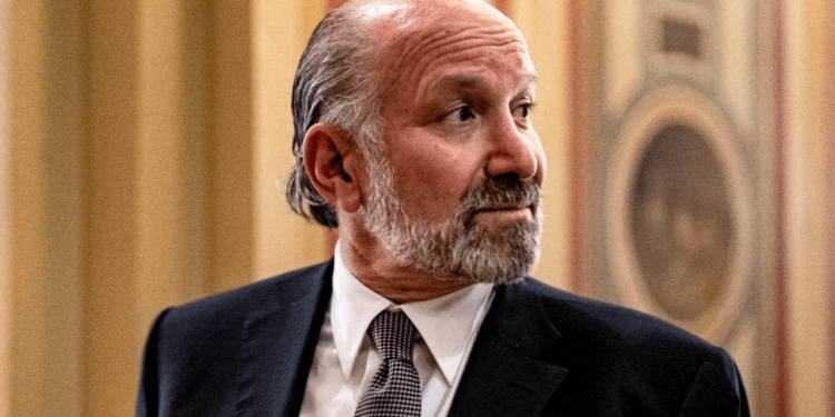 Lutnick Hints at Diverging Crypto Reserve Policies for Bitcoin and Other Digital Assets