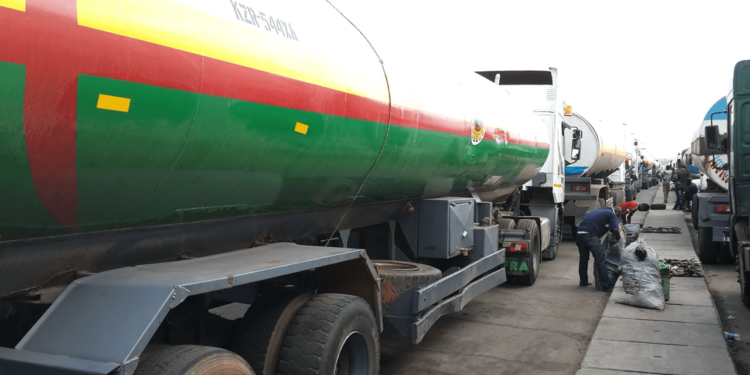 Nigerian Oil Marketers Denounce Oil De-Dollarization Policy