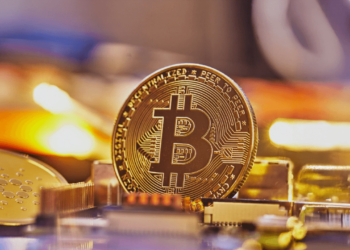 Crypto Chill: Bitcoin Dips 2.6% Under $81K Ahead of Wall Street’s Next Move