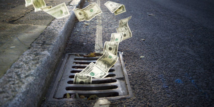 Spot Bitcoin ETFs Bleed $713 Million In The Past Week — What’s Happening?