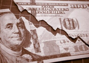 US Dollar Safe-Haven Status in Jeopardy as Tariffs Erode Global Trust, Expert Warns