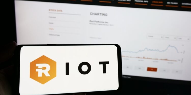 Riot Platforms Offloads 475 BTC Amid Tougher Mining Climate