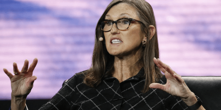 $1.5 Million Bitcoin? Ark’s Cathie Wood Sees Gold’s Market Share Slipping 