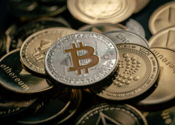 Crypto News: Trump’s Attention Shifts As Powell Turns Dovish, Threatens To Fire Fed Governor — Details