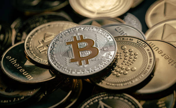 Crypto News: Trump’s Attention Shifts As Powell Turns Dovish, Threatens To Fire Fed Governor — Details