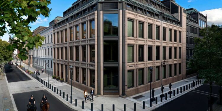 Norges Bank Ups Bitcoin Exposure By 84%: Standard Chartered