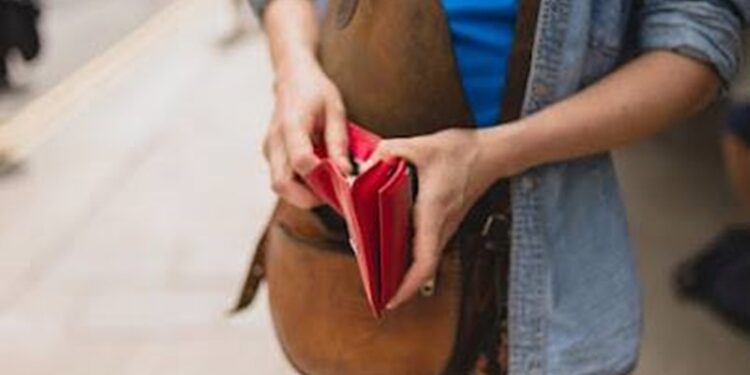 Ark Invest Splashes $47-M On Coinbase, BitMine Shares After US Stock Market Drawdown