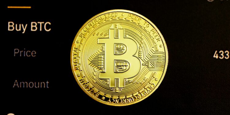 Bitcoin Holds $117,500 On Retail Support While Whales Stay Quiet