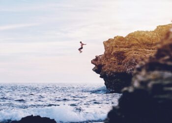 Blockchain Earnings Take A Dip — 16% Drop In Just 1 Month: Report