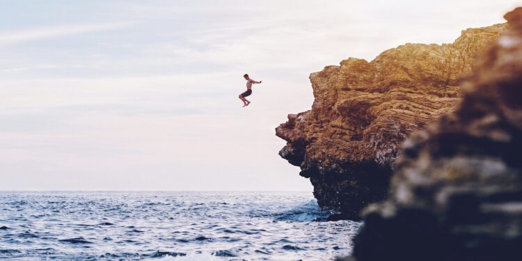 Blockchain Earnings Take A Dip — 16% Drop In Just 1 Month: Report