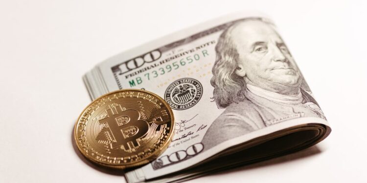 Bitcoin ETFs Face $825 Million Drain In 5 Days As Selling Pressure Builds