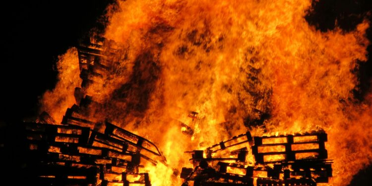 Industry Expert Predicts Complete Bitcoin Collapse, Here’s The Timeframe