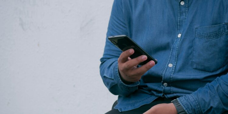 Ads Blast Crypto Bill, Rally Public To Lobby Senators Against DeFi