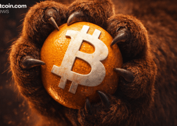 Bitcoin Clings to $62.5K as Bearish Pressure Tightens Its Grip