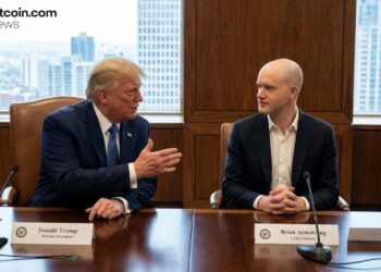 Trump Meets Coinbase CEO, Blames Banks for Stalling Crypto Bill