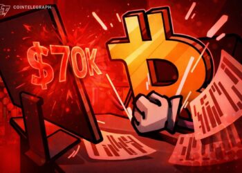 Corporate Bitcoin Split: Strategy Holds, Nakamoto Sells