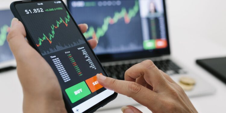 Who Is Really Selling Bitcoin? Analyst Uncovers The On-chain Dynamics 