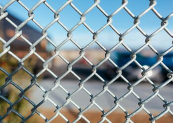 Chainlink Price Lags Under $9: Large Binance Inflows Suggest Further Sell-Side Pressure