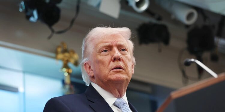 Trump Rejects Iran Deal — Bitcoin Reacts With Sharp Drop Below $74K