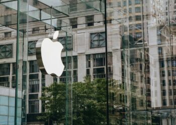 Apple Sheds $230 Billion From Intraday Peak After Long-Awaited Siri AI Reveal Disappoints