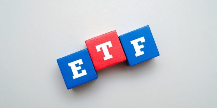 Bitcoin ETFs Lose $696 Million as Blackrock and Fidelity Lead Broad Crypto Selloff