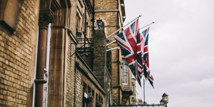 Binance and CZ Sued for $200 Million in UK Over ‘Unauthorized’ Derivatives Sold to 1,700 Traders