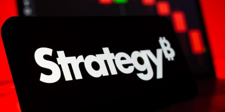 Farside Warns Strategy’s 12% STRC Dividend Plan Could Weaken Investor Confidence