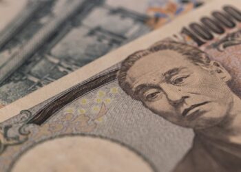 Why Bitfinex Is Warning Investors About the Yen Carry Trade