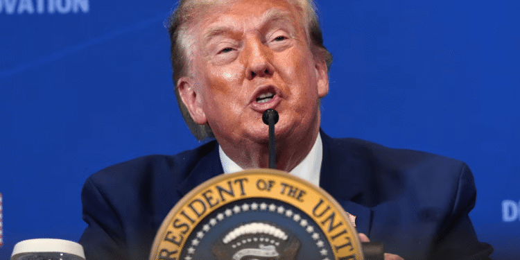 Trump Teleprompter Operator Faces Trading Ban After Alleged $100K Kalshi Windfall: Report