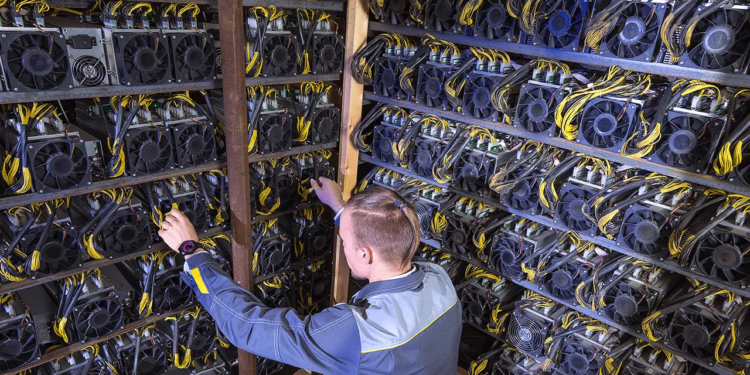 Bitcoin Miners Face August Showdown After Revenue Rebound
