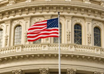 Community Banks Stall Clarity Act Over Stablecoin Rewards