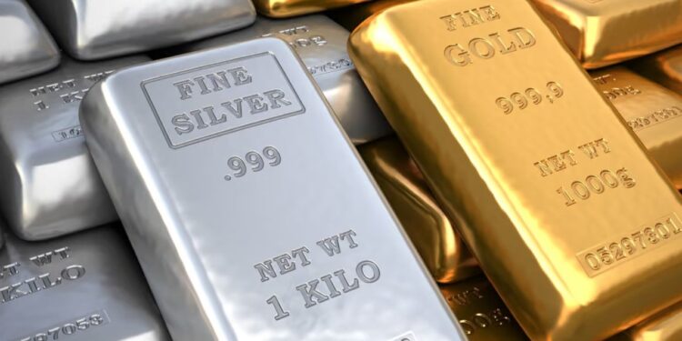 Robert Kiyosaki Eyes $10K Gold, $200 Silver as US Debt Nears $40T