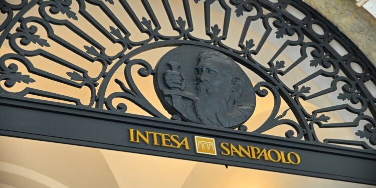 Intesa Sanpaolo Cuts BTC ETF Stake by 94%, Triples Staked ETH Position